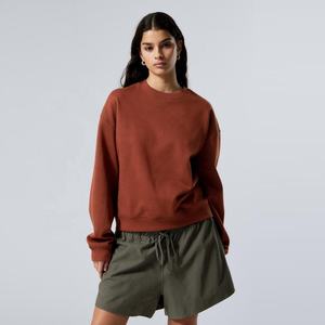 Femmes décontracté printemps deux pièces ensemble à manches longues pull sweat et short Logo personnalisé respirant survêtements en gros - Product Image 3
