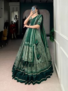 Nuevo Lehenga Choli de Diseñador para Fiestas TENNECY con Estampado Kalamkari, Borde de Encaje, Elástico, Reversible, Sin Arrugas, de Secado Rápido - Product Image 4