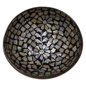 Tazón de cáscara de coco con bordes decorativos tallados, acabado pulido ecológico para la cocina - Product Image 2