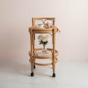 Carrito de bar móvil moderno estilo boho de ratán natural de 2 niveles, mesa redonda para servir bebidas, para el hogar, hotel, restaurante, bar. - Product Image 2