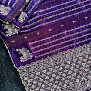 VASTRA COTTAGE Saree de Georgette de Viscosa Pura con Pallu Tejido de Lujo, Borde con Panel de Elefantes, Rayas Kanchipuram y Encaje de Diamantes - Product Image 2