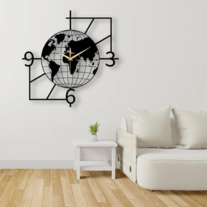 Reloj de pared negro con diseño de globo terráqueo, ideal para sala de estar y estudio, agrega decoración con temática mundial y uso educativo, procedente de la India. - Product Image 1