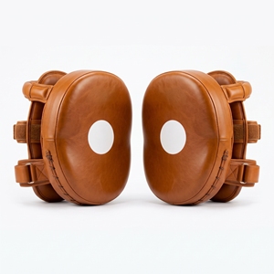 Almohadillas de boxeo Dumela color marrón claro, equipo de entrenamiento duradero para artes marciales, para todas las estaciones. - Product Image 1