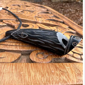 Silbato de Cuerno de Búfalo Hecho a Mano, Ecológico, de la Mejor Calidad, con Cordón de Cuero Estilo Animal, Pulido - Product Image 1