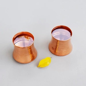 Mug en verre et cuivre artisanal de qualité supérieure, tasse à eau traditionnelle au design élégant - Product Image 4