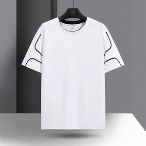 เสื้อยืดคอกลมแขนสั้นสีขาวสำหรับผู้ชาย ทรงปกติ ผ้าถัก 100% คอตตอน ระบายอากาศได้ดี แห้งเร็ว ลายทาง น้ำหนัก 320 กรัม - Product Image 1