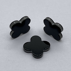 ใบโอนิกซ์รูปใบโคลเวอร์ - Product Image 1