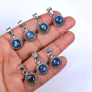 Pendentif rond en labradorite bleue chatoyante fait main, en argent sterling 925 plaqué, bord perlé, bijoux en pierres précieuses naturelles pour la vente en gros - Product Image 1