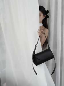 Sac fourre-tout unisexe moderne en cuir véritable Golden Bridge, sac messager spacieux, sac à bandoulière imperméable, design hivernal en polyester - Product Image 2