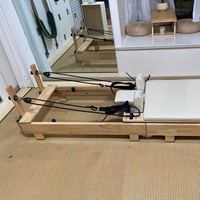 Lit de Pilates professionnel pliable en bois beige sur mesure pour usage commercial – Vente directe usine