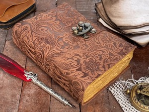 Journal en cuir gaufré floral, papier à bords frangés antique, livre des ombres - Product Image 2