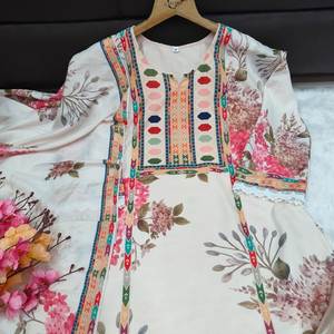 Nuovo set Kurti in seta maslin bianca e nera con stampa digitale, pronto da indossare, con dupatta, abito Punjabi. - Product Image 6