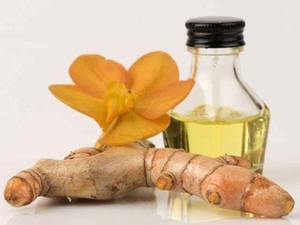 Extrait d'herbes multi-type d'huile essentielle de feuille de curcuma biologique de qualité supérieure cultivé à l'état sauvage et emballé en bouteille à vendre - Product Image 5