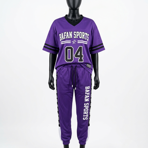 ชุดเซ็ตเสื้อเจอร์ซีย์ตาข่ายโพลีเอสเตอร์หนา 180 GSM และกางเกงกีฬาสีม่วง ระบายอากาศได้ดี ลายแถบพร้อมโลโก้ สำหรับผู้หญิง - Product Image 4