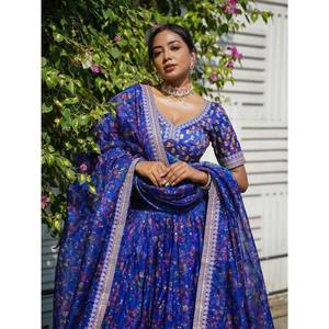 Lehenga Choli en organza imprimé de fleurs bleu royal pour mariage - Product Image 5