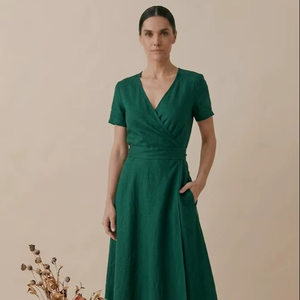 เดรสทรงเอ คอวี แขนกุด ความยาวระดับเข่า สำหรับผู้หญิง สไตล์วินเทจ ผ้าระบายอากาศดี เหมาะสำหรับงานปาร์ตี้ฤดูร้อน ขายส่ง รับออกแบบตามสั่ง - Product Image 1