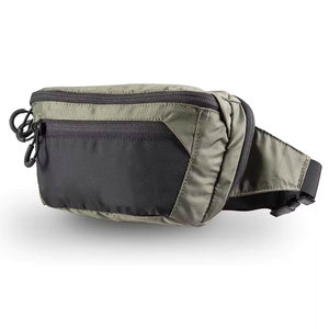 Riñonera de moda ligera para uso diario con correa ajustable, ideal para viajes y actividades al aire libre, disponible para venta en línea. - Product Image 1
