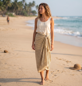 Paréo Sarong en Coton Fait Main Imprimé Bagru, Cache-maillot de Plage Bohème Tribal, Couverture de Plage Beige et Noir à Imprimé Tribal en Coton - Product Image 4