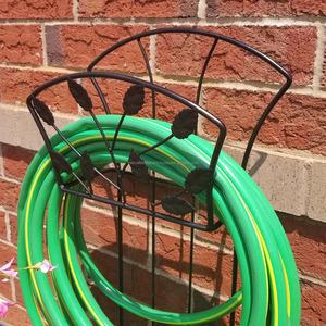 Soporte de Pared para Mangueras de Hierro con Marco Resistente para Patios Traseros, Soporta Mangueras Pesadas con Construcción Duradera - Product Image 1