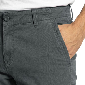 Pantalon cargo gris anthracite pour homme, coupe droite, style décontracté en coton, avec poches à rabat latérales, taille boutonnée et jambes droites - Product Image 6