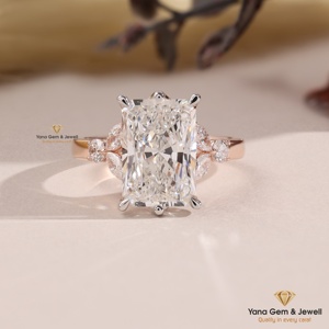 Bague en diamant de laboratoire CVD de 4,00 carats, coupe radiante glamour, pour un jour spécial, couleur E, clarté VVS2, or massif 14 carats, certifiée IGI - Product Image 1