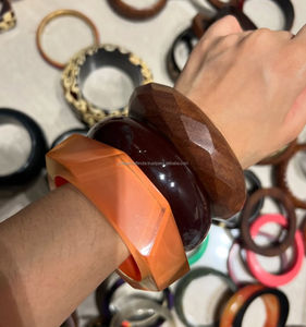 Brazalete de Resina de Color Sólido de Alta Calidad, Joyería Acrílica Minimalista de Moda para Mujeres y Niñas - Product Image 1