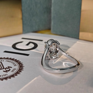 แหวนหมั้นเพชรทรงรี 3 กะรัต แบบมินิมอล ฝังเพชรรอบแบบซ่อน 14k ทองคำขาว สำหรับงานหมั้นและงานแต่งงาน - Product Image 4