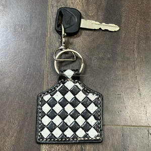 Breloque de sac en cuir véritable de qualité supérieure, motif à carreaux noir et blanc, mignon, en cuir travaillé, personnalisable, vente en gros, pour cadeaux - Product Image 4