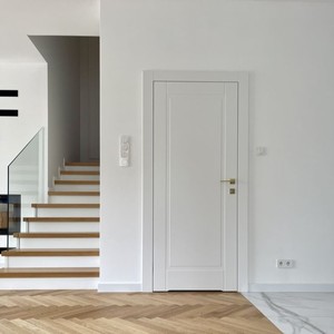 Puerta Lisa Minimalista de MDF Sólido Resistente al Agua para Sala de Estar, Dormitorio, Oficina, Villa, Hotel, Alta Relación Calidad-Precio, Superventas - Product Image 1