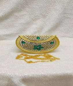 Pochette de mariée artisanale avec pierres Kundan et poignée en perles, sac à main ethnique de créateur pour mariage et soirées - Product Image 5