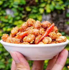 Snack croustillant authentique vietnamien au poisson, aux arachides et au chili, enrobé d'ail biologique, Kim Long - Product Image 3