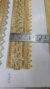 Hermoso encaje bordado en oro con base de tela brillante para diseños de moda de alta gama. - Product Image 4