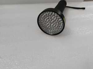 Lampe torche noire personnalisée avec poignée texturée et cordon pour utilisation en cas d'urgence - Product Image 4