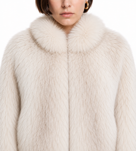 Veste de luxe pour femme en fausse fourrure ivoire avec col montant en peluche – Manteau d'hiver en fausse fourrure douce de qualité supérieure, élégant et inspiré des créateurs - Product Image 4