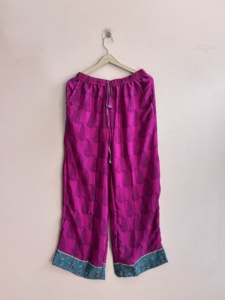 Pantalon Harem en Soie Indienne Style Bohème Alibaba – Confortable pour le Yoga et comme Pantalon de Pyjama - Product Image 1