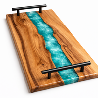Plateau en bois de dernière génération avec incrustation en résine noire et blanche et poignées métalliques, plateau de service en bois d'acacia haut de gamme, très vendu