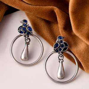 Pendientes Largos de Plata con Diseño Étnico para Mujer, Meera Jaipur Saarang - Product Image 2