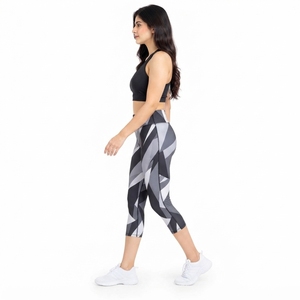 <b>Women</b> <b>Capri</b> <b>Legging</b> Made With High Quality Performance Material Flexible Movement Moisture Control Properties Breathable - Product Image 4