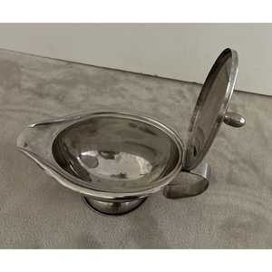 Salsera de Metal Hecha a Mano con Asa Decorativa - Product Image 6