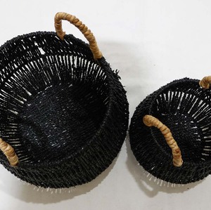 Ensemble de paniers suspendus en jonc de mer noir tressé avec poignées en rotin naturel, rangement écologique pour la décoration intérieure - Product Image 2