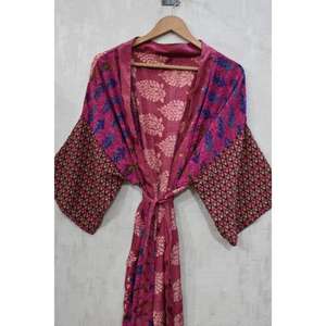 Robe kimono en patchwork de soie pour femmes, robe de nuit longue bohème, robe de détente faite à la main - Product Image 3