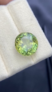 Apatite Naturelle Certifiée Bio Couleur Naturelle, Pierre Taillée de Forme Ovale avec une Bonne Qualité de Lustre, Pierre Précieuse Non Montée 13,45 Carats, Nettoyée au Loup - Product Image 3