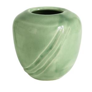 Vase décoratif en céramique artisanale avec glaçure vert sauge doux et texture sculptée, idéal pour la décoration intérieure moderne - Product Image 1