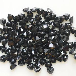 สปิเนลสีดำธรรมชาติ 5 มม. ทรงทริลเลียนคัท คุณภาพดีที่สุด พลอยหลวมที่ได้รับการรับรองสำหรับทำเครื่องประดับ รีดดิ้ง เมาน์เทน เจมส์ - Product Image 2
