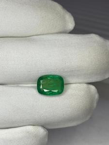 Esmeralda natural tallada en forma de cojín, piedra preciosa suelta, esmeralda facetada de color verde intenso. - Product Image 1