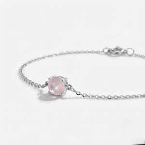 Pulsera de eslabones de plata de ley Rhodia Rhaya Jewels con cuarzo rosa de corte brillante y engaste de púas, chapada en rodio, estilo clásico solitario - Product Image 1