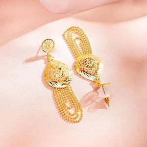 Ensemble collier et boucles d'oreilles plaqué or rose avec design à pompon pour femmes, idéal pour les fêtes, mariages, bijoux de mode classiques - Product Image 4
