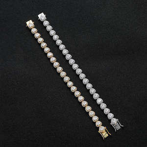 Bracelet religieux en diamants plaqué or 18 carats, design croix, diamants naturels taille brillant ronde couleur G, bijoux unisexe à vendre - Product Image 6