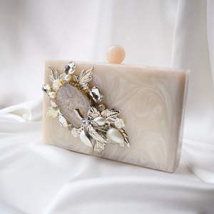กระเป๋าคลัทช์เรซิ่นทำมือสำหรับงานแต่งงาน ของตกแต่งงานแต่งงานที่หรูหรา - Product Image 1