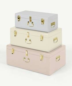 Colección de baúles de almacenamiento de acero en tono pastel con cierres en tono dorado para una arreglado interior elegante - Product Image 1